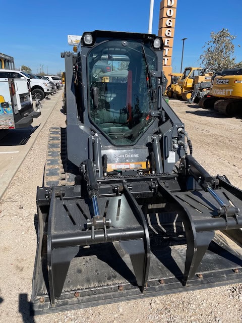 John Deere 317 Skid Steer, 2021 - 320 Hours, Grappling Bucket, Dirt Bucket, & Fork Attachment - Image 2