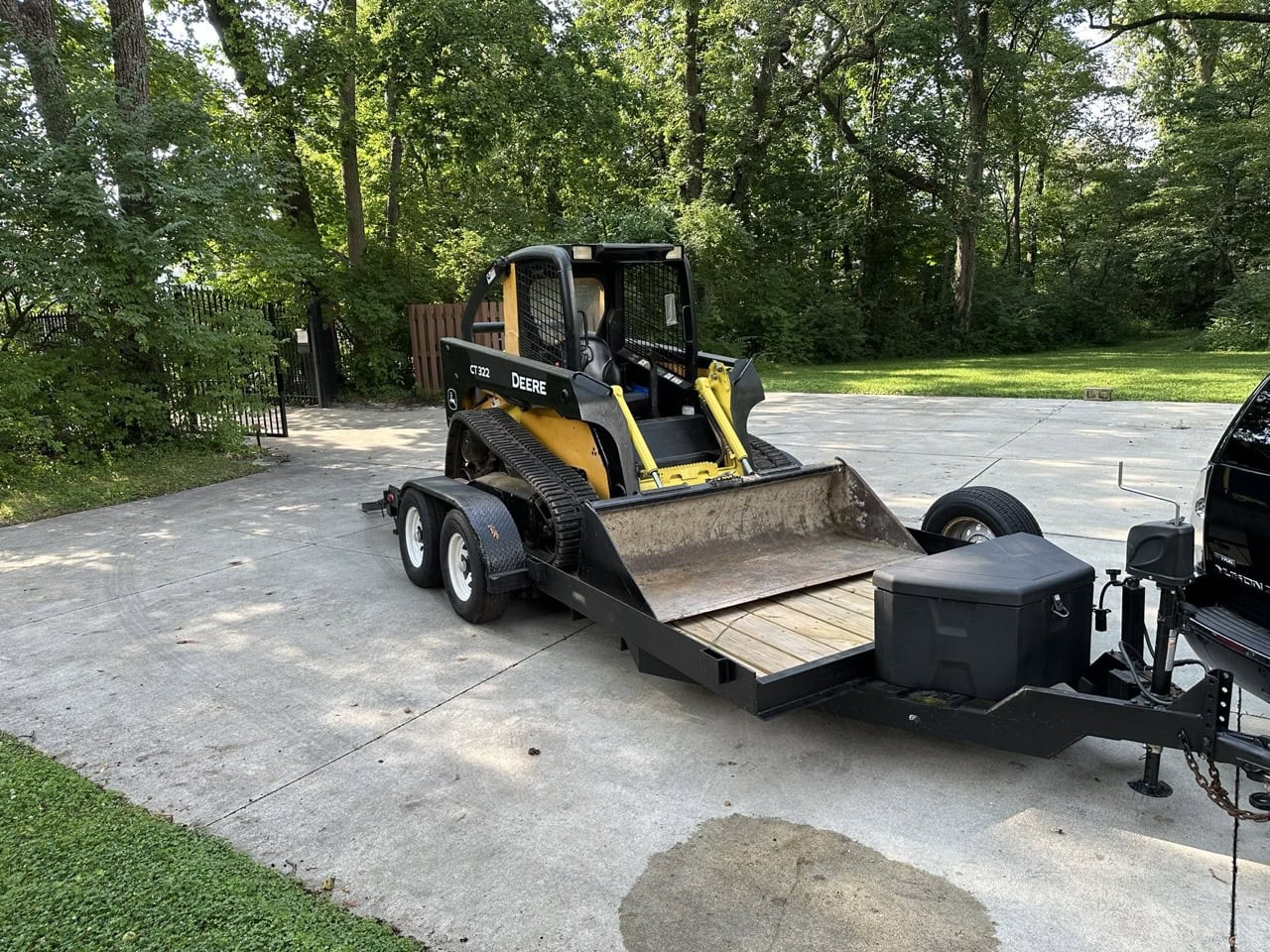 John Deere CT 322 Skid Steer, 2007 - ~2,800 Hours - Includes: Trailer, Grapple, Bucket, Forks And Extensions, And Tarps - Image 2