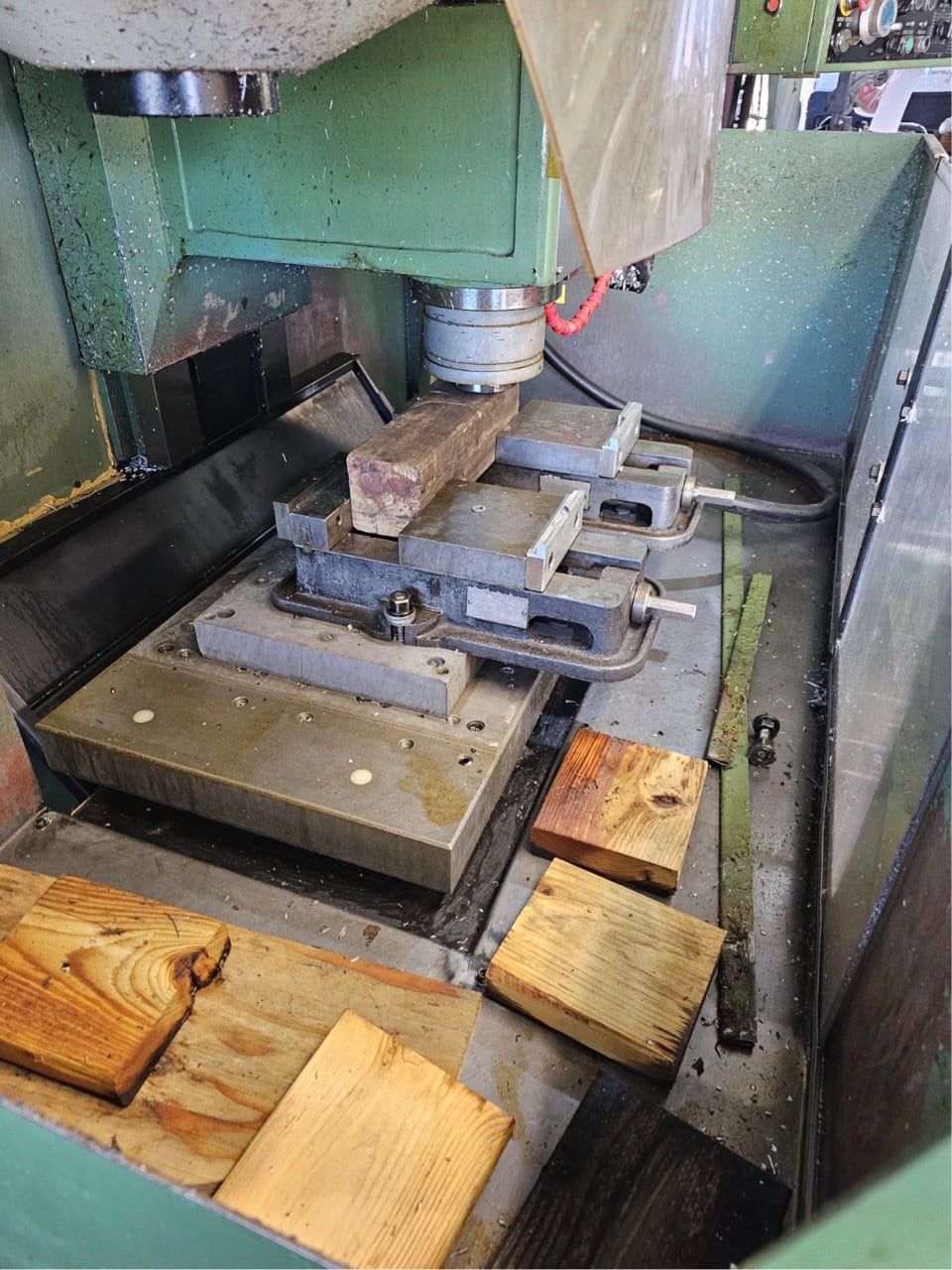 Leadwell MCV-610S VMC, 1988 - BT40, Good Condition - Image 3