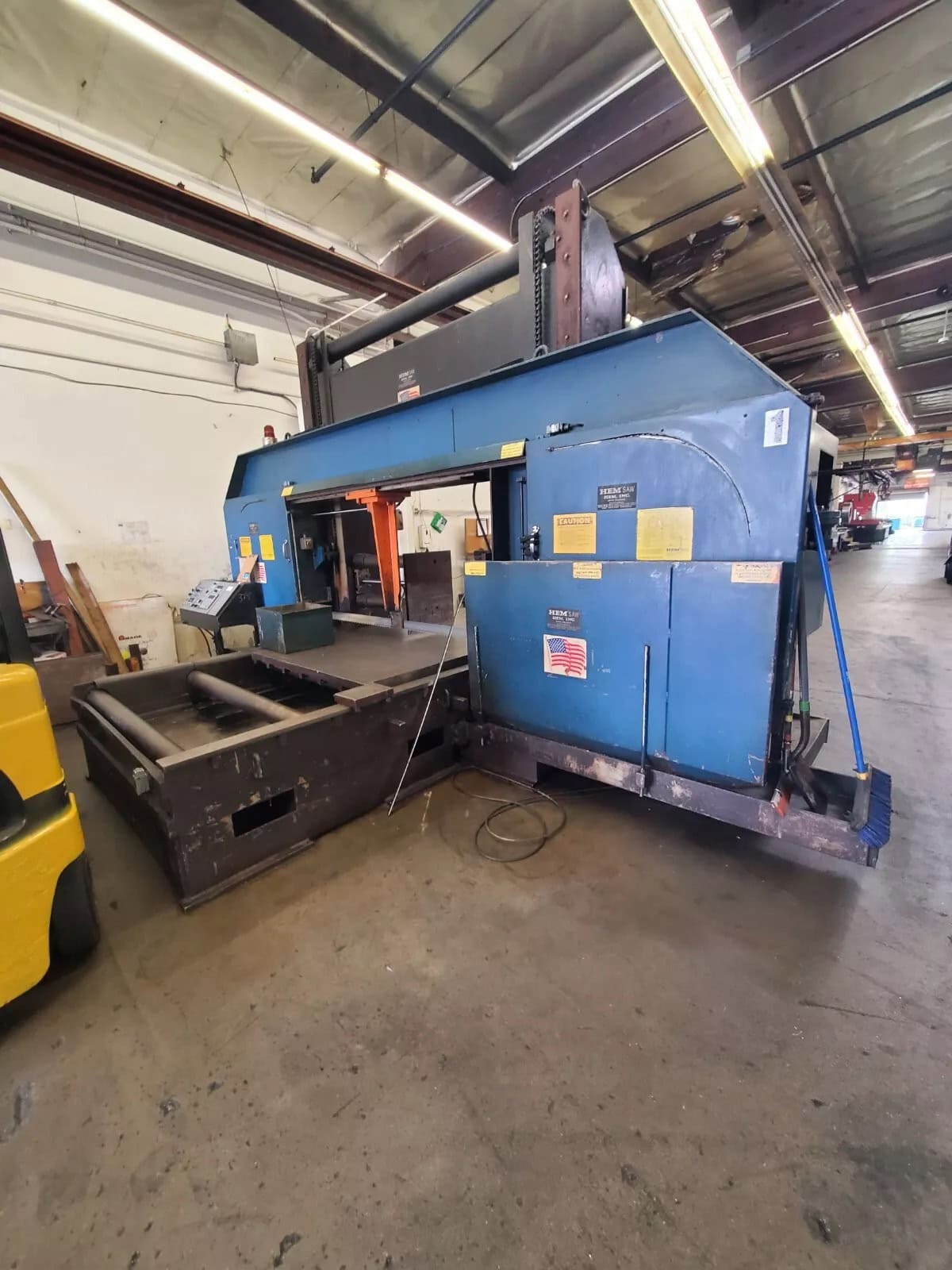 40" x 63" HEM DC-4063 Dual Column Semi Automatic Horizontal Bandsaw, 1996 - Image 2