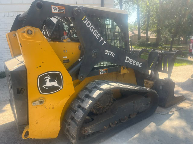 John Deere 317 Skid Steer, 2021 - 320 Hours, Grappling Bucket, Dirt Bucket, & Fork Attachment - Image 3