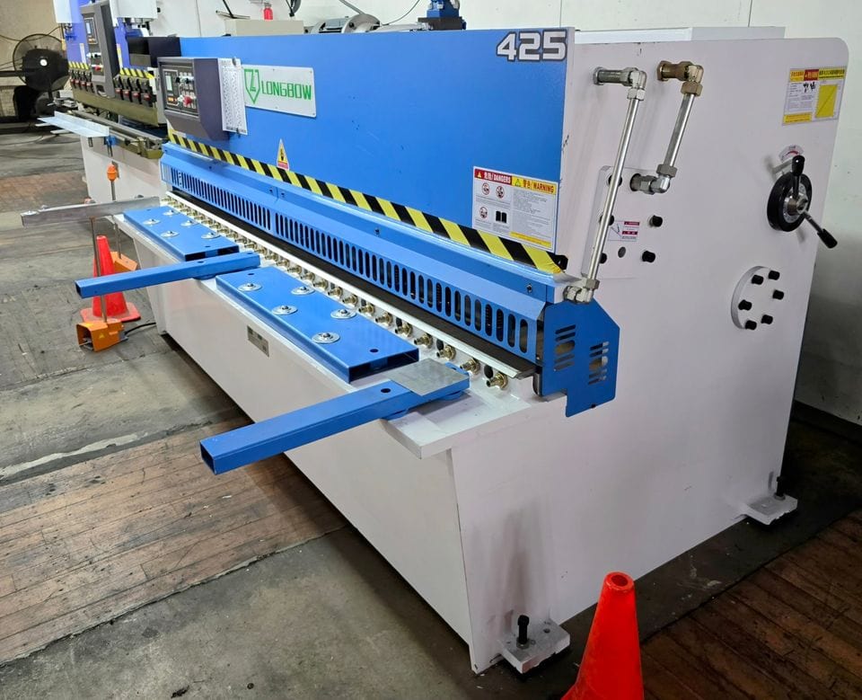 9 ga. x 8' LongBow QC11Y Hydraulic Shear, 2023 - Image 3