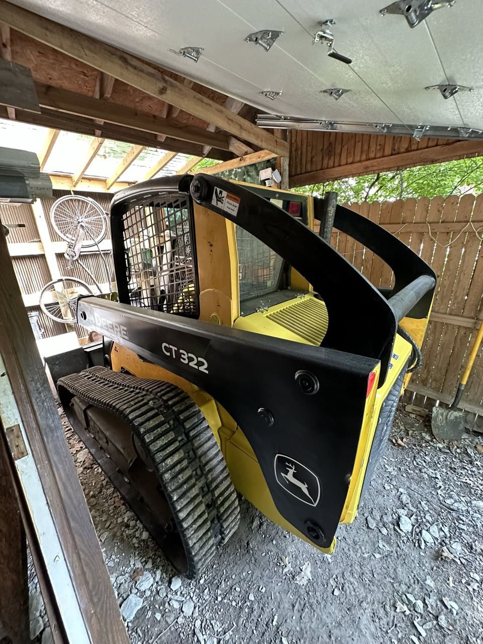 John Deere CT 322 Skid Steer, 2007 - ~2,800 Hours - Includes: Trailer, Grapple, Bucket, Forks And Extensions, And Tarps - Image 3