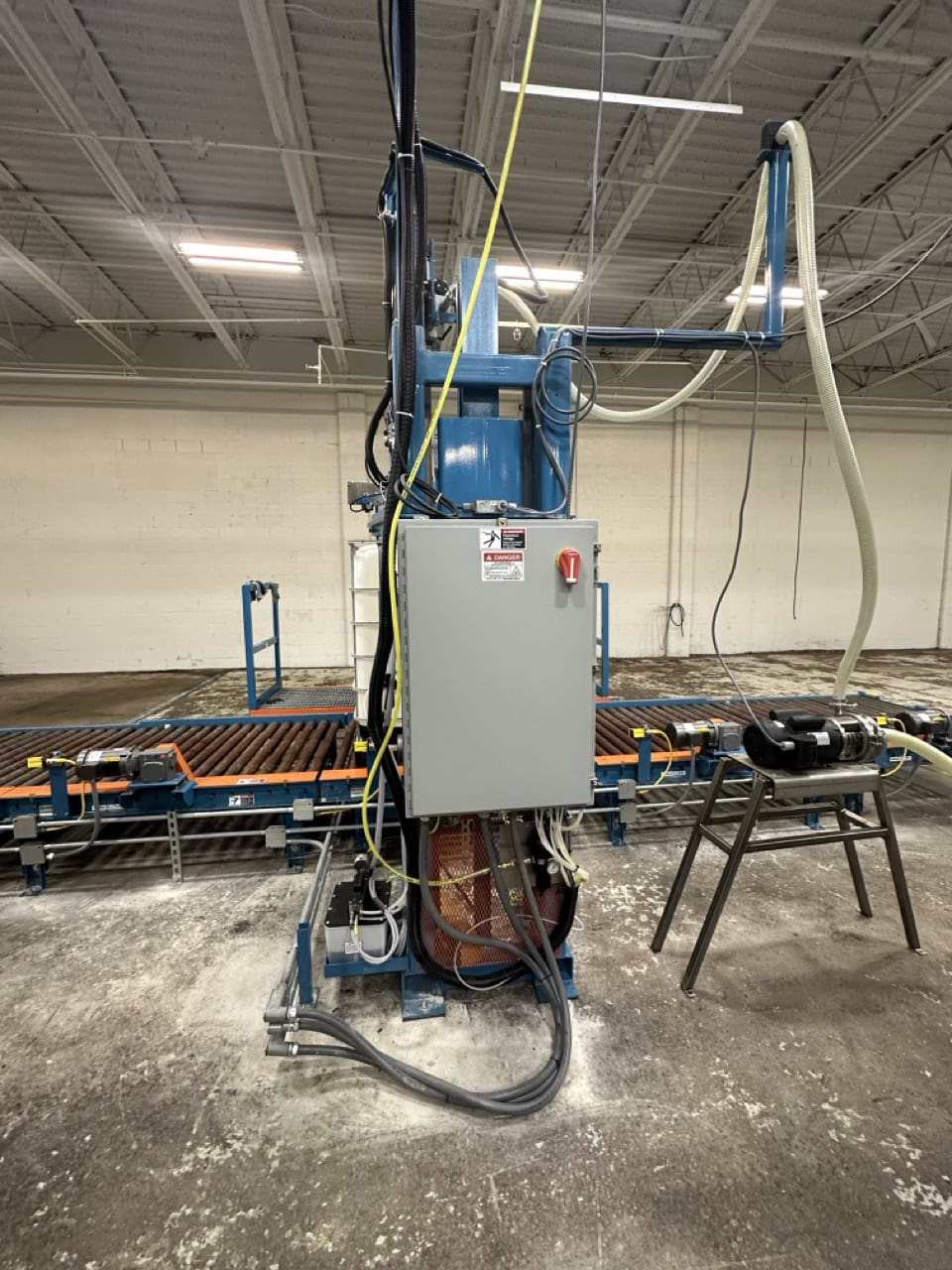 Specialty Equipment DF-5540U Automatic Liquid Filling Machine - Image 3