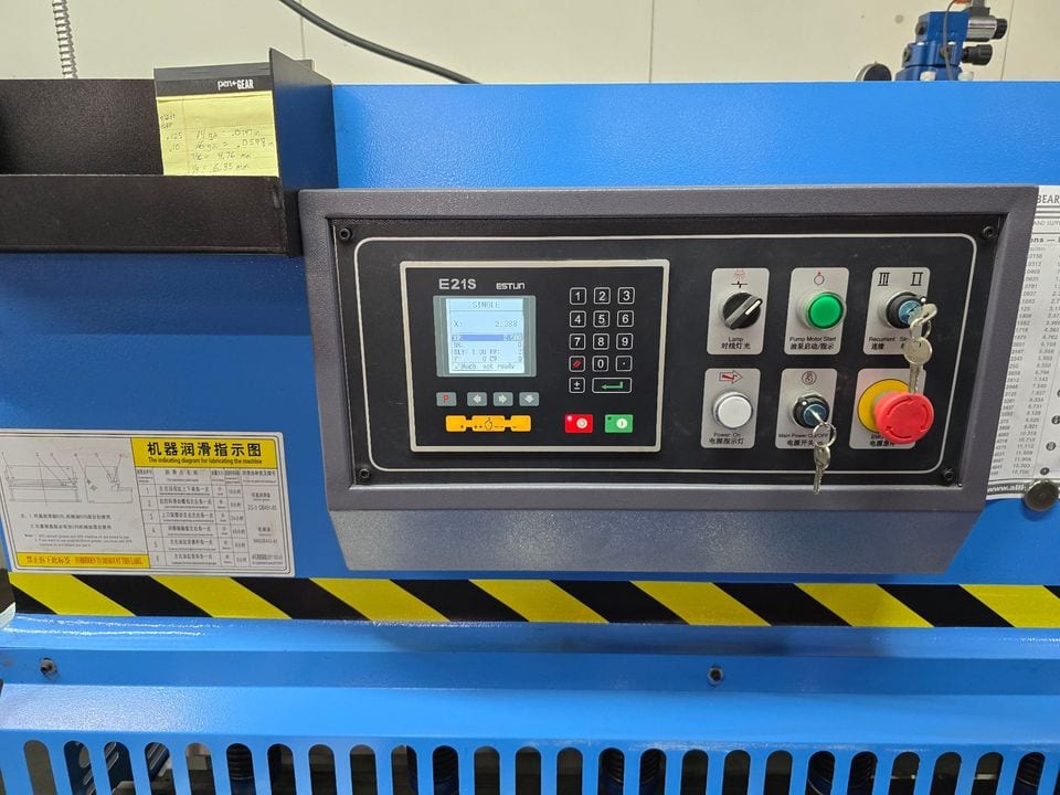 9 ga. x 8' LongBow QC11Y Hydraulic Shear, 2023 - Image 4