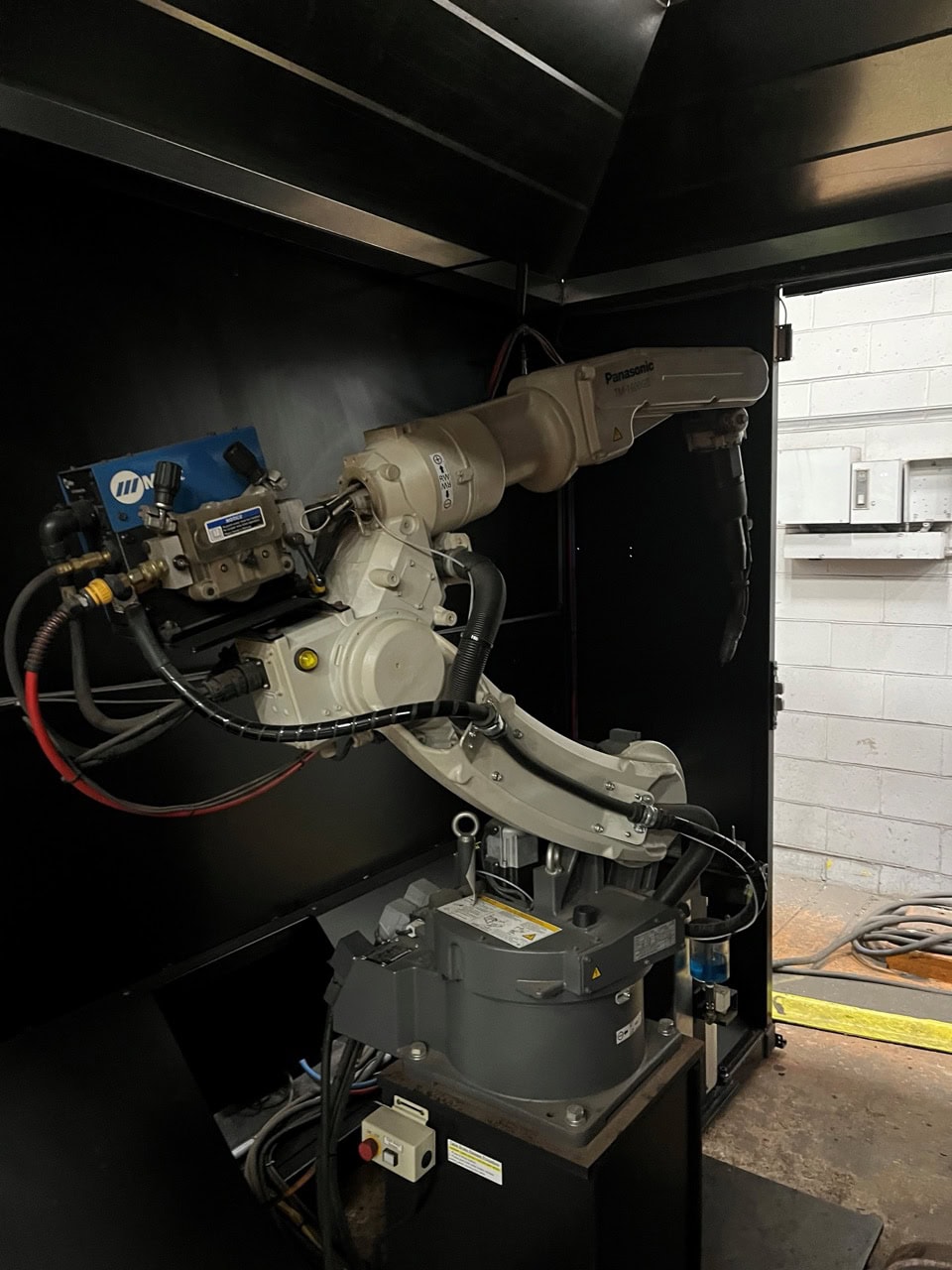 Panasonic Performarc 1100hw Robotic Weld Cell, 2021 - Image 4