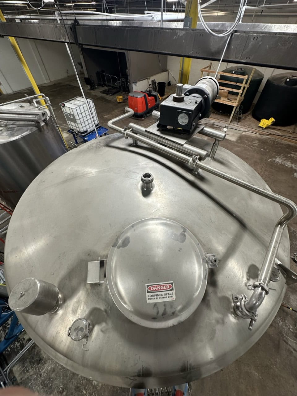 Cherry Burrell 2750 Gallon 316 Stainless Steel Tank w Propeller Agitation - Image 4