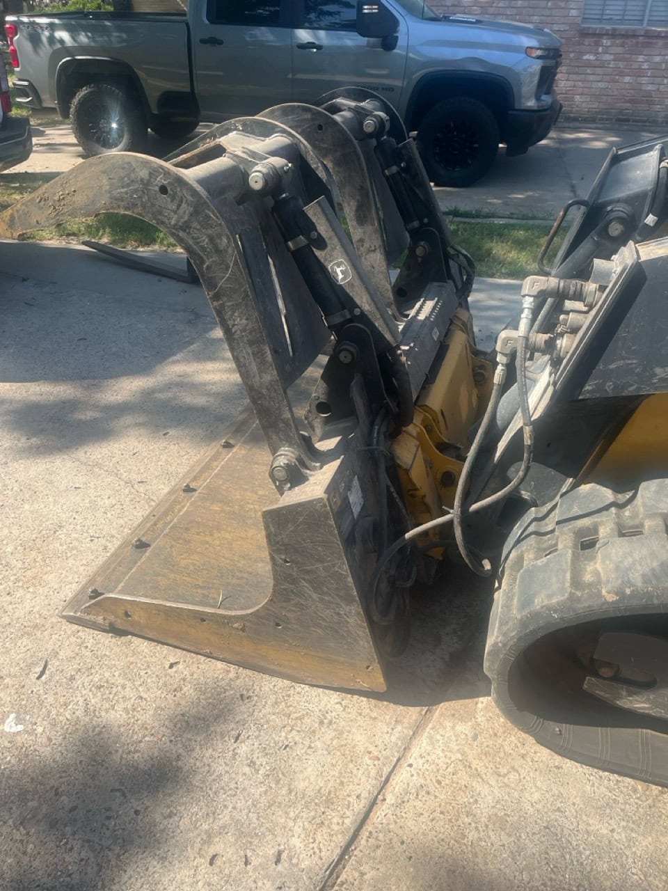 John Deere 317 Skid Steer, 2021 - 320 Hours, Grappling Bucket, Dirt Bucket, & Fork Attachment - Image 4