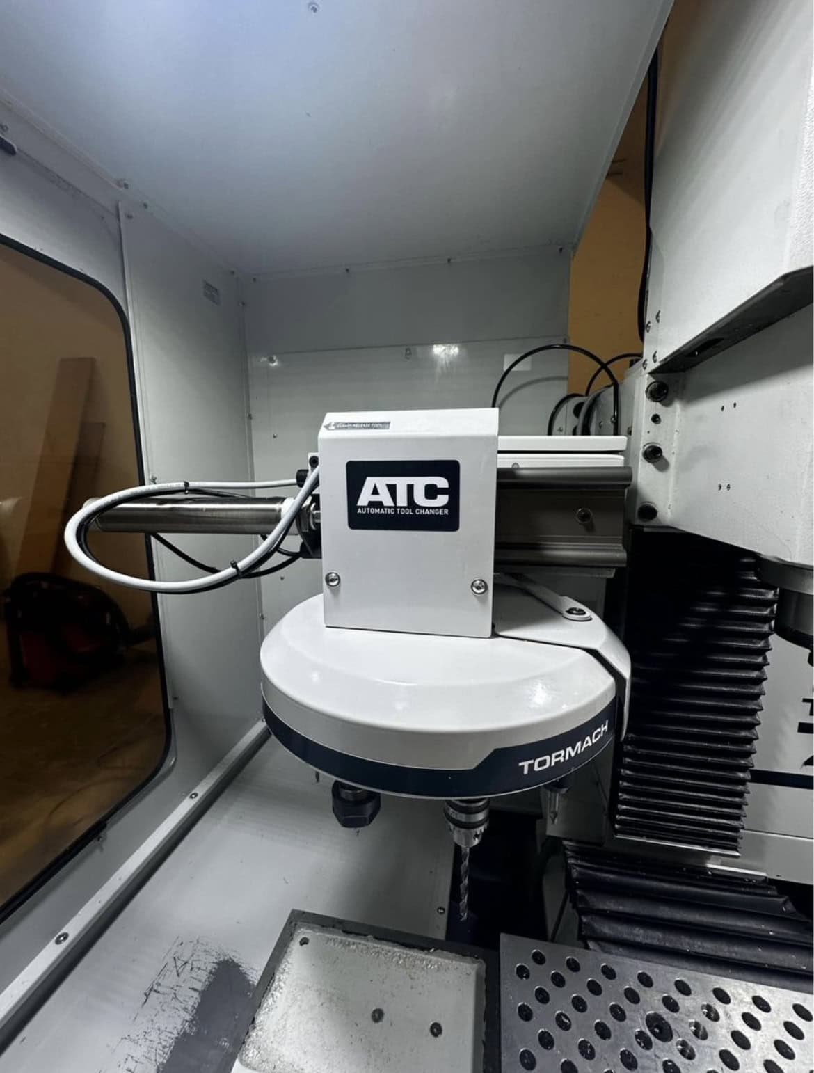 Tormach 770M CNC Mill, 2022 - Low Hours, 10 Pocket ATC, Path Pilot Computer, Lift Kit, Saunders Fixture Plate, 2.5" Fly Cutter, Haimer 3D Edge Finisher, Coolant Tank & Pump, Tons of Tooling - Image 4