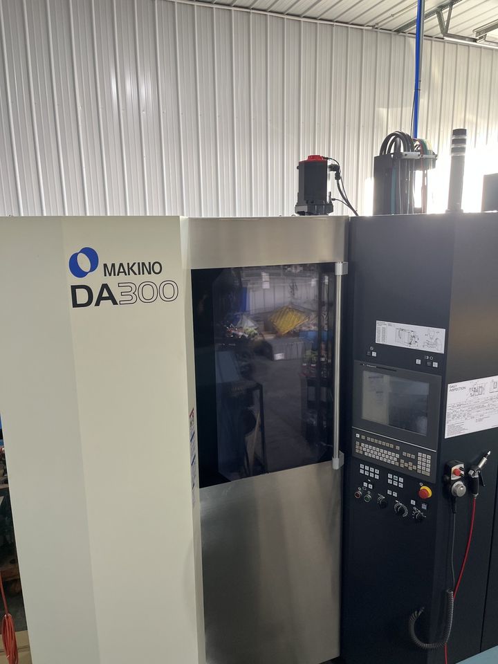 Makino DA300 VMC, 2021 - 5 Axis, 1000 psi CTS, 60 ATC, Low Hours, Loaded With Options, Available For Inspection Under Power - Image 5