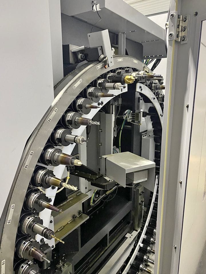 Makino DA300 VMC, 2021 - 5 Axis, 1000 psi CTS, 60 ATC, Low Hours, Loaded With Options, Available For Inspection Under Power - Image 6
