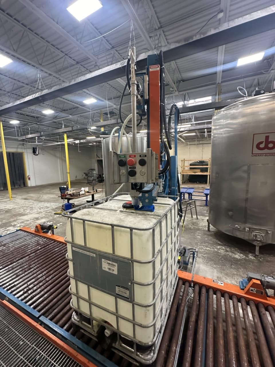 Specialty Equipment DF-5540U Automatic Liquid Filling Machine - Image 6