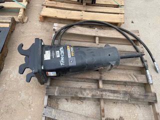John Deere 317 Skid Steer, 2021 - 320 Hours, Grappling Bucket, Dirt Bucket, & Fork Attachment - Image 7
