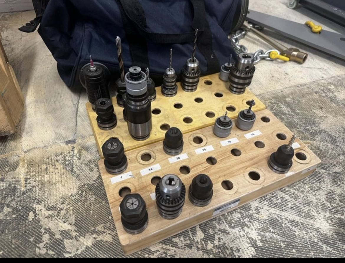 Tormach 770M CNC Mill, 2022 - Low Hours, 10 Pocket ATC, Path Pilot Computer, Lift Kit, Saunders Fixture Plate, 2.5" Fly Cutter, Haimer 3D Edge Finisher, Coolant Tank & Pump, Tons of Tooling - Image 7
