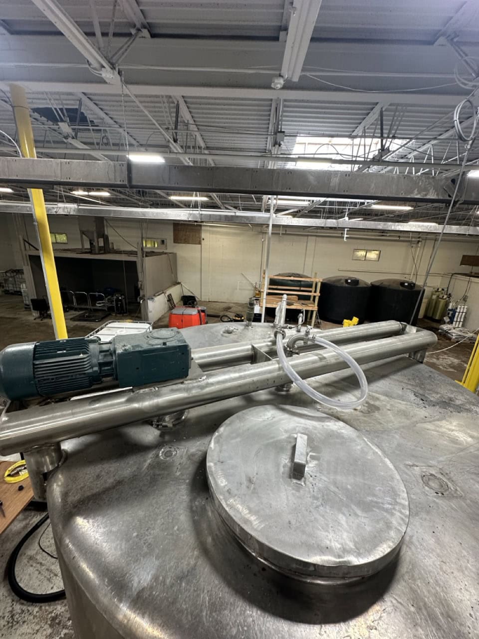 Cherry Burrell 2750 Gallon 316 Stainless Steel Tank w Propeller Agitation - Image 8