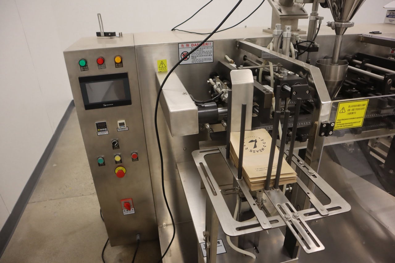 Dession DS-420ZY Doy Pouch Filling Machine with Auger Filler and Conveyor, 2021 - Image 5