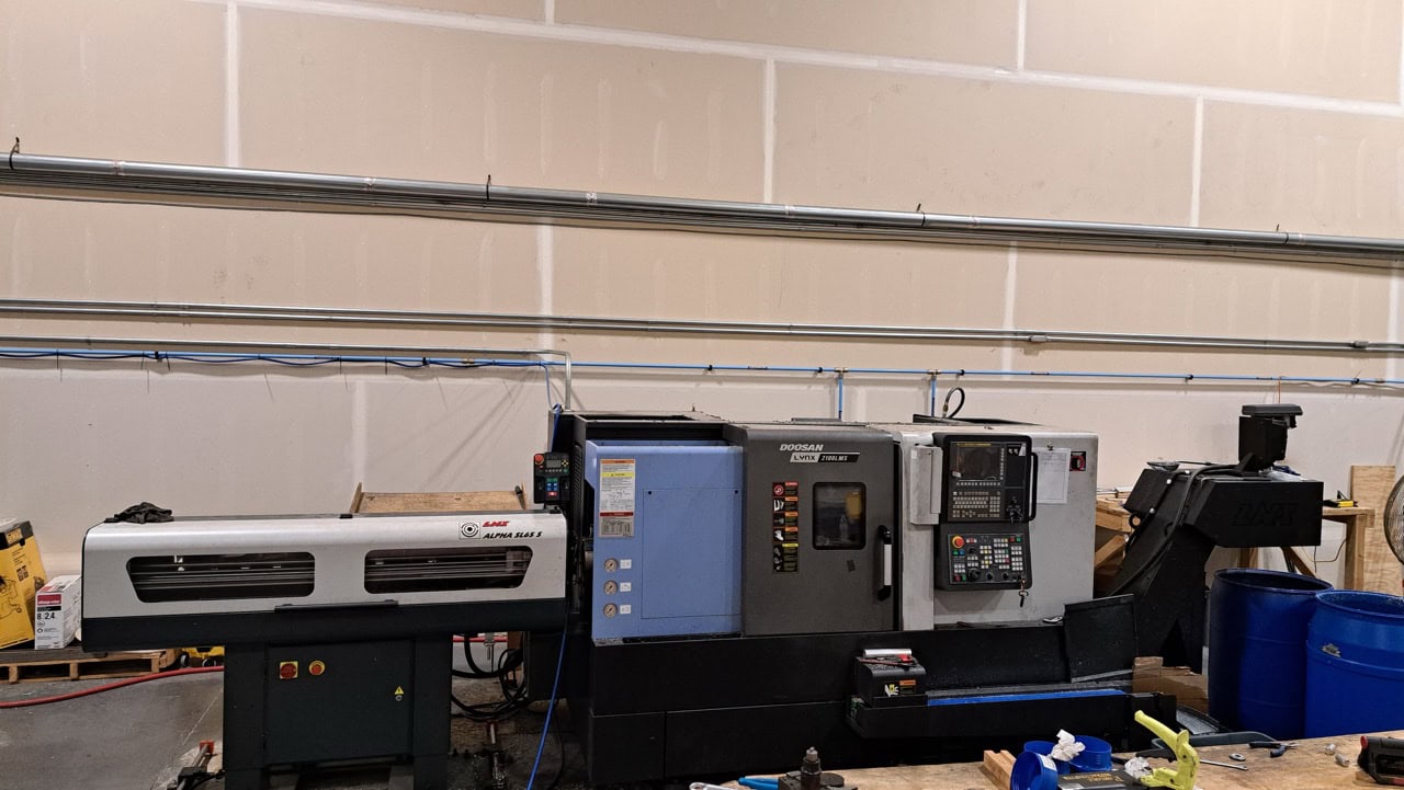 Doosan Lynx 2100LMSB CNC Lathe, 2018 - Bar Feeder, Chip Conveyor, C-Axis