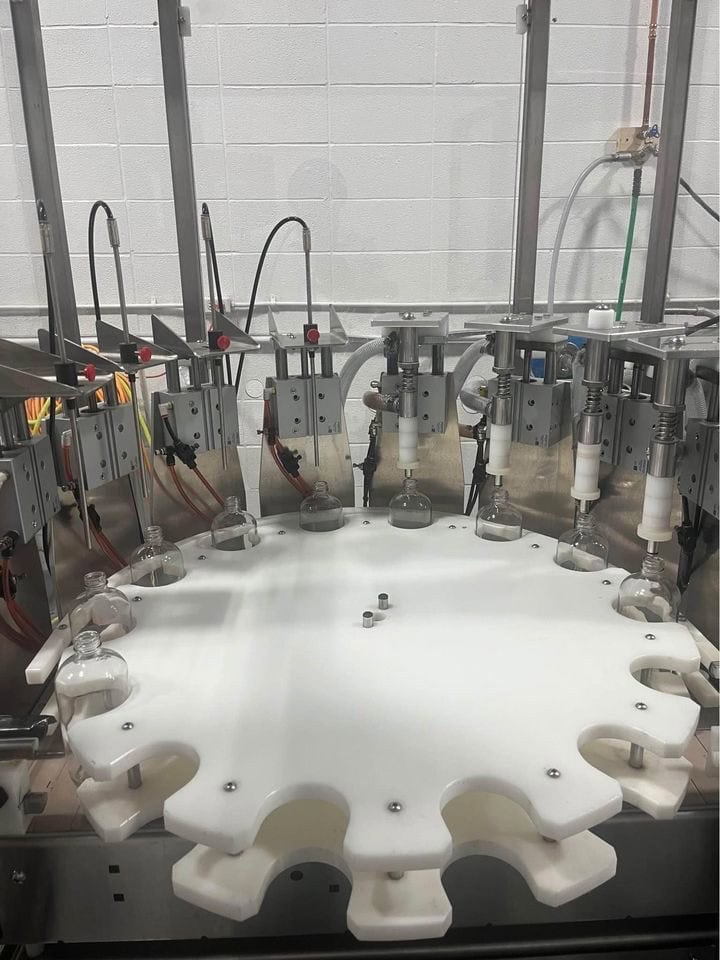 Diamond Process Equipment Filler with Nitrogen Purge and Batch Pasteurizing Mixing Tank and Accumulation, 2021 - Image 2