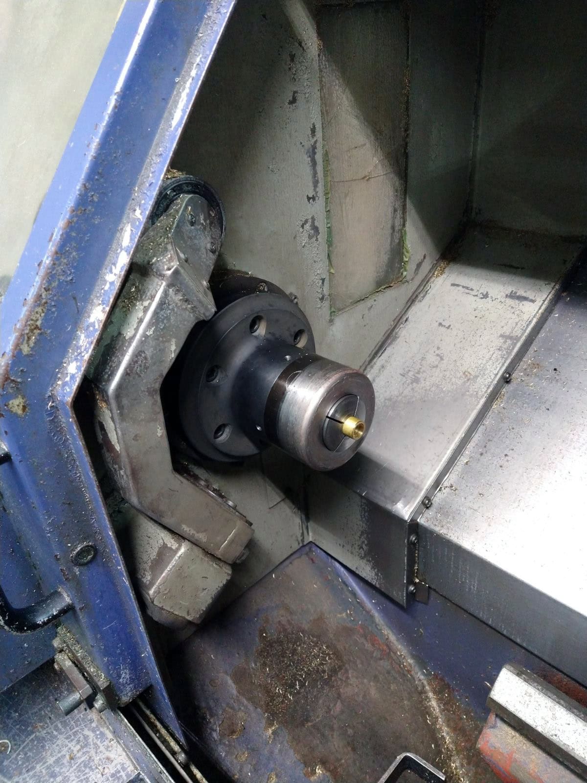 Hwacheon Hi-Eco10 CNC Lathe, 1996 - Bar Feeder, Tailstock, Tool Setter, Fanuc - Image 3
