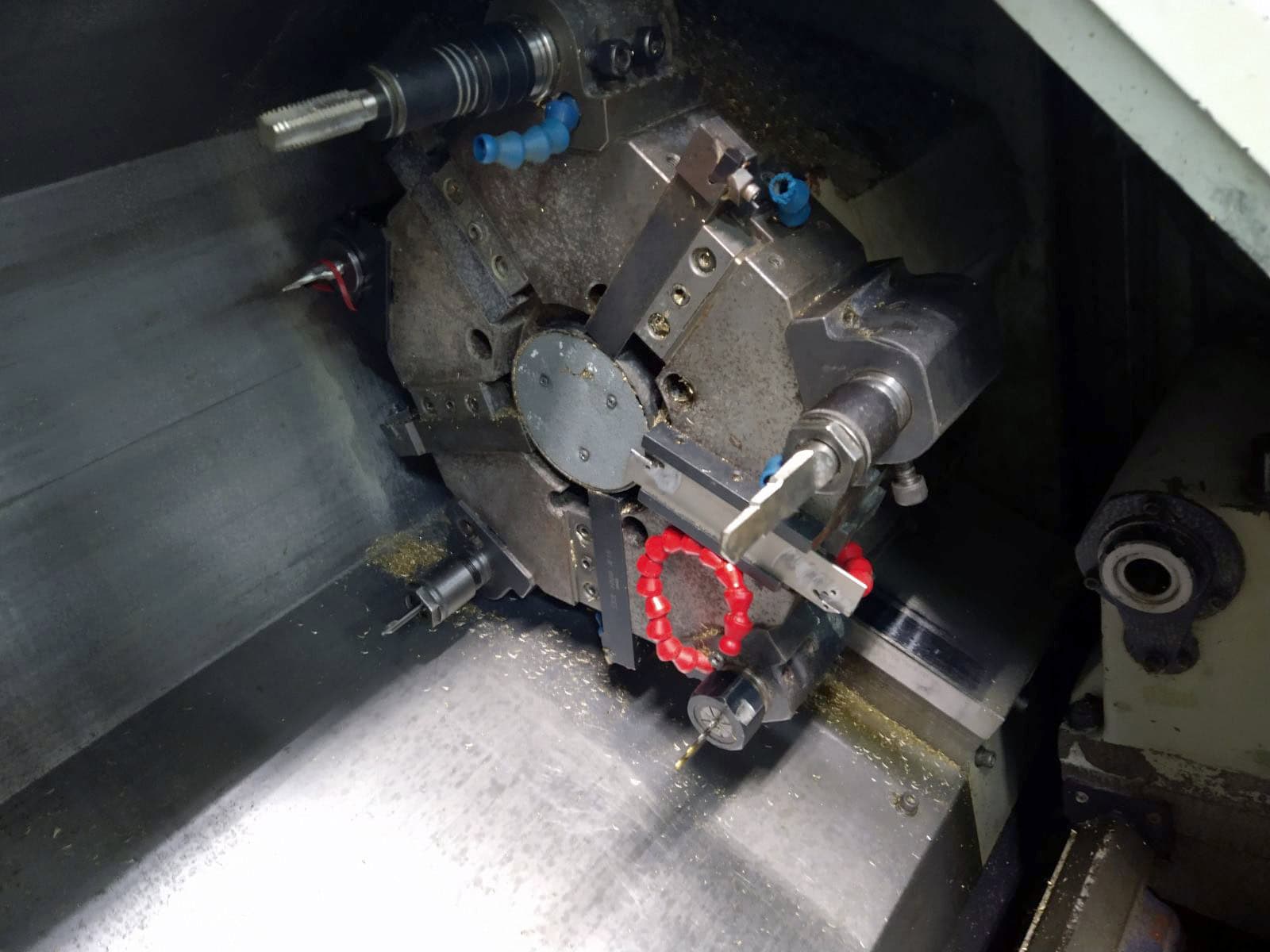 Hwacheon Hi-Eco10 CNC Lathe, 1996 - Bar Feeder, Tailstock, Tool Setter, Fanuc - Image 4