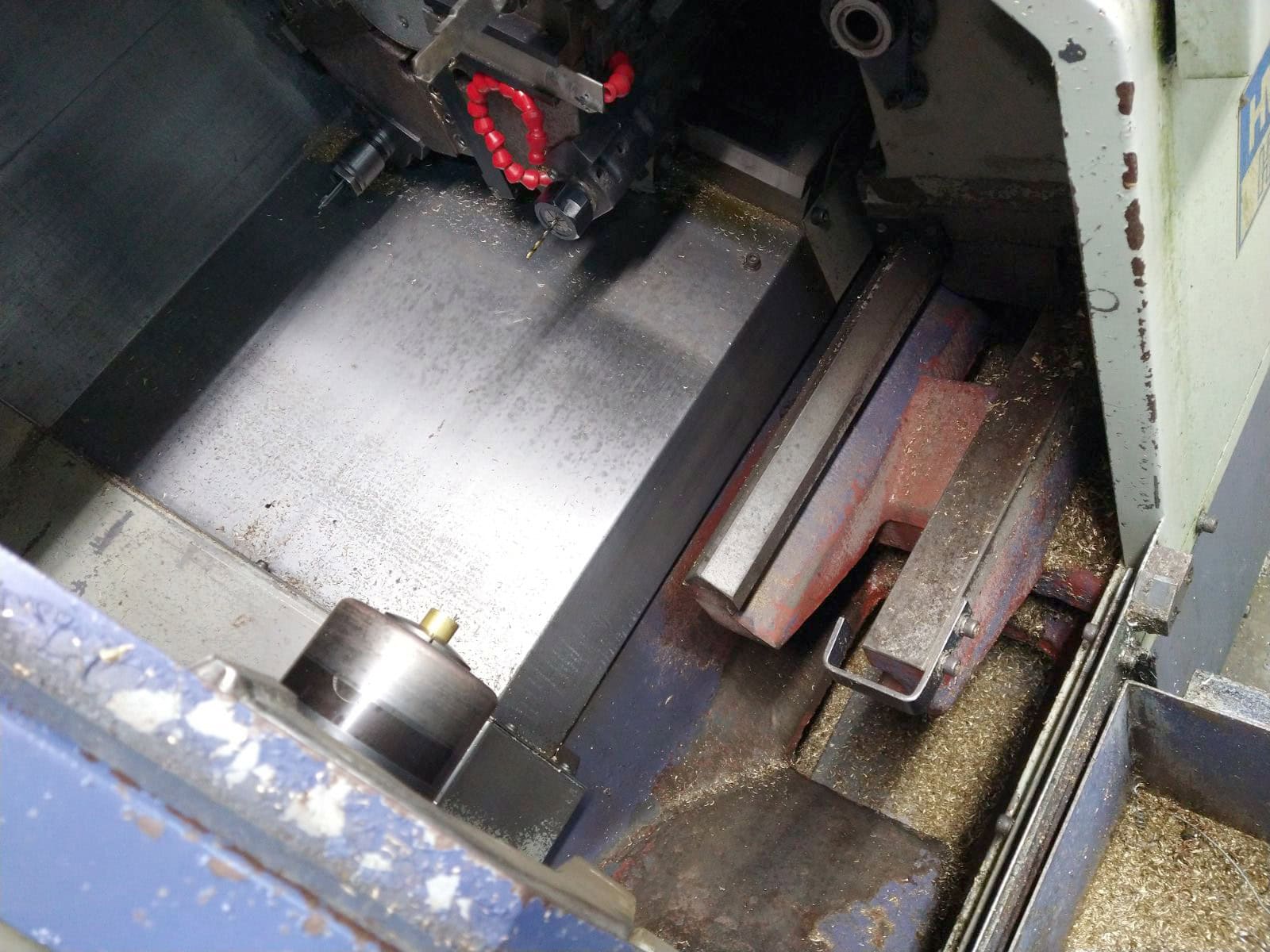 Hwacheon Hi-Eco10 CNC Lathe, 1996 - Bar Feeder, Tailstock, Tool Setter, Fanuc - Image 5