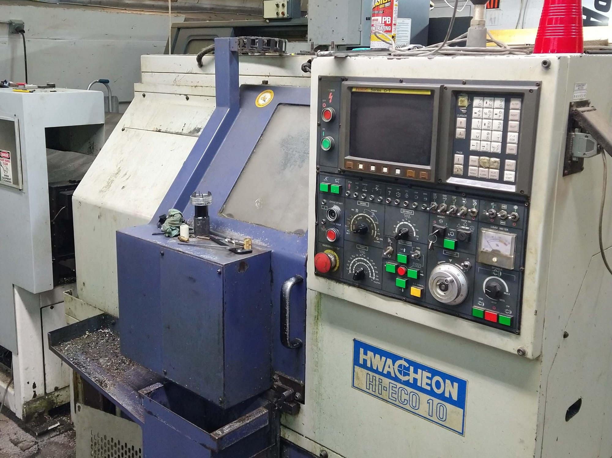 Hwacheon Hi-Eco10 CNC Lathe, 1996 - Bar Feeder, Tailstock, Tool Setter, Fanuc - Image 6
