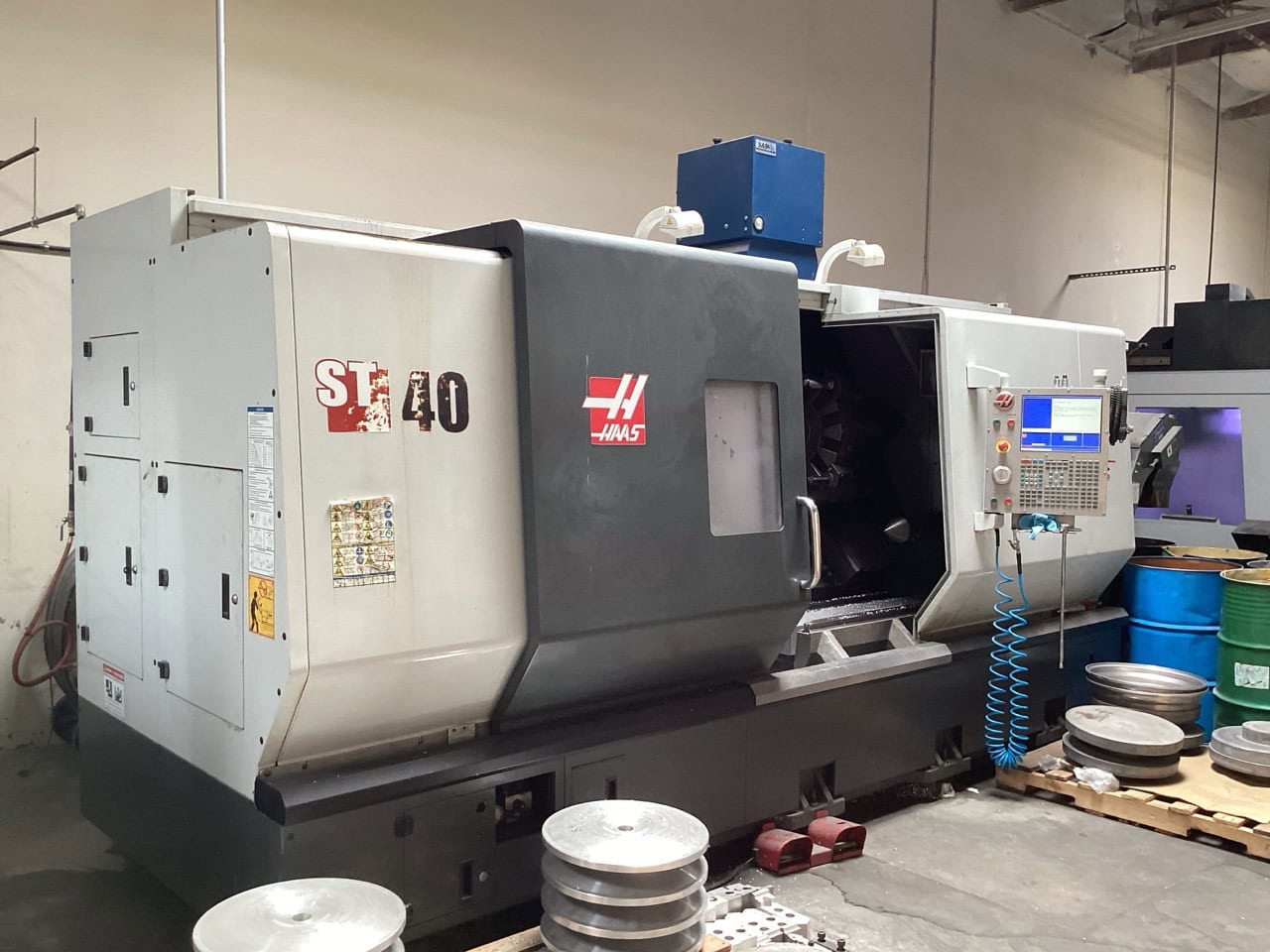 Haas ST-40 CNC Lathe, 2013 - 7" Big Bore, Chip Conveyor, Tailstock