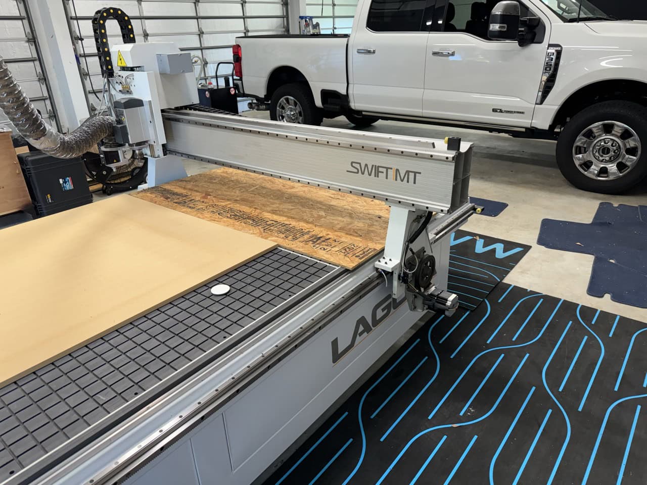 5'x10' Laguna Swift MT CNC Router, 2021 - Tangential Knife System, 6 HP Spindle, Laguna Vision System, Dust Collector, Becker Vacuum Pumps, Delta VFD Inverters, Tooling Kits, Low Hours - Image 4