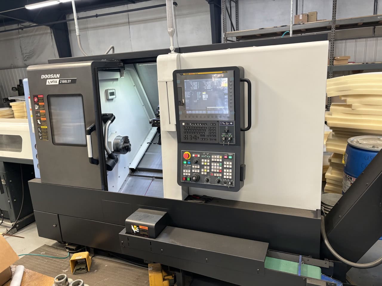 Doosan Lynx 2100 LSYA CNC Lathe, 2021 -LNS Barfeed, Y-axis, C-Axis Sub-Spindle - Image 2