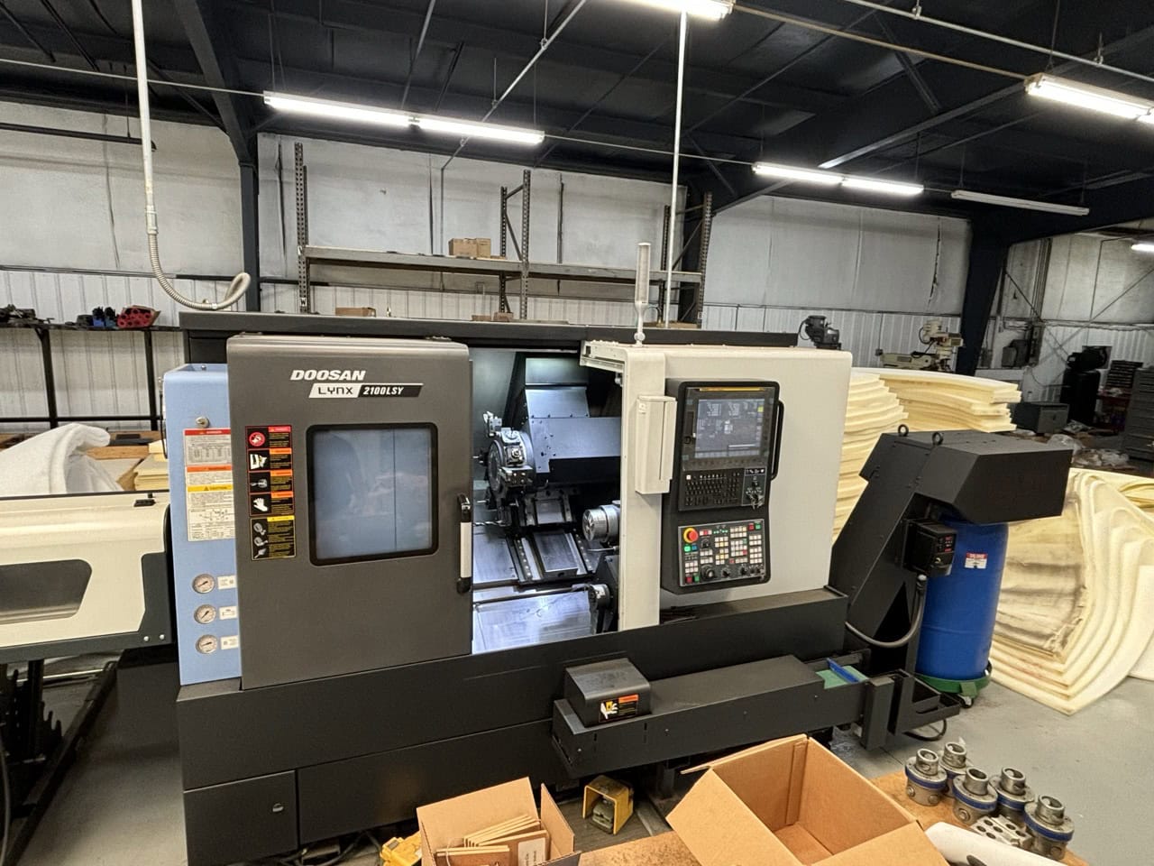 Doosan Lynx 2100 LSYA CNC Lathe, 2021 -LNS Barfeed, Y-axis, C-Axis Sub-Spindle - Image 4