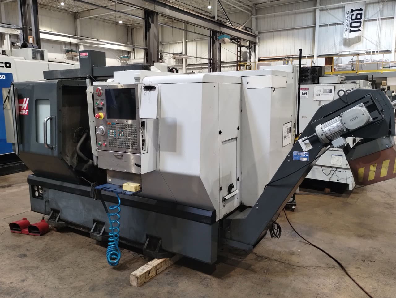 Haas ST-20 CNC Lathe, 2014 - Chip Conveyor, 8" Chuck, Light Curtains, Tailstock - Image 3