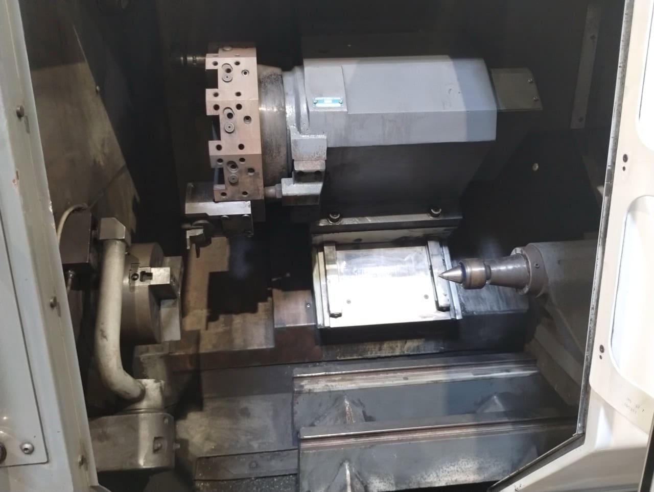 Haas ST-20 CNC Lathe, 2014 - Chip Conveyor, 8" Chuck, Light Curtains, Tailstock - Image 6
