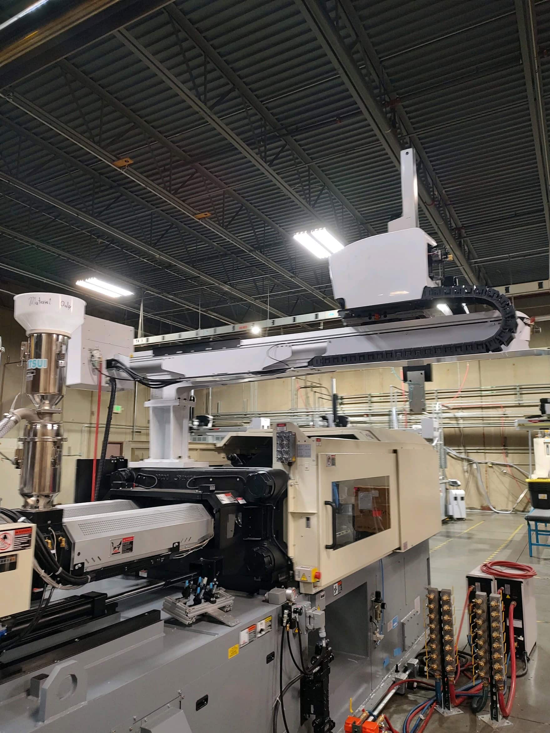 224 Ton 5.5 Oz Shot Size Nissei DCX200III-25A Injection Molding Machine, 2023 - Dryer, Temp Controller, Granulator