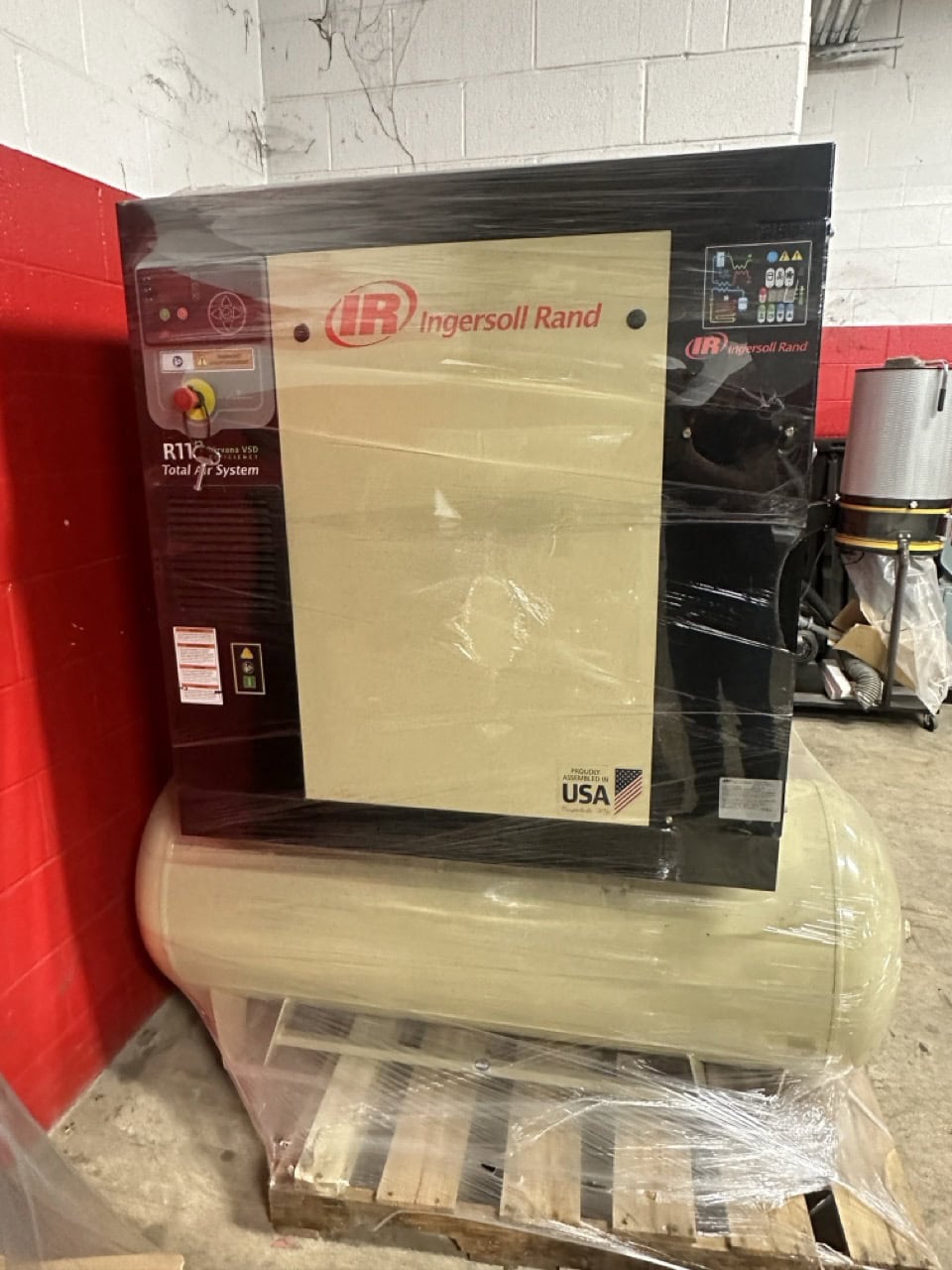 Ingersoll Rand Next Generation R-Series 30-HP 120-Gallon Rotary Air Compressor w/ Integrated Dryer - Image 2