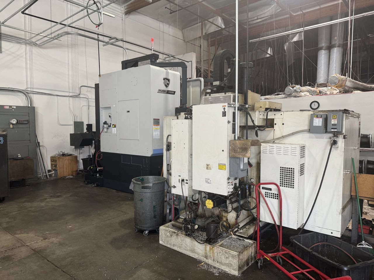 Doosan Puma V8300L VTL, 2023 - Chip Conveyor, Video Available - Image 2