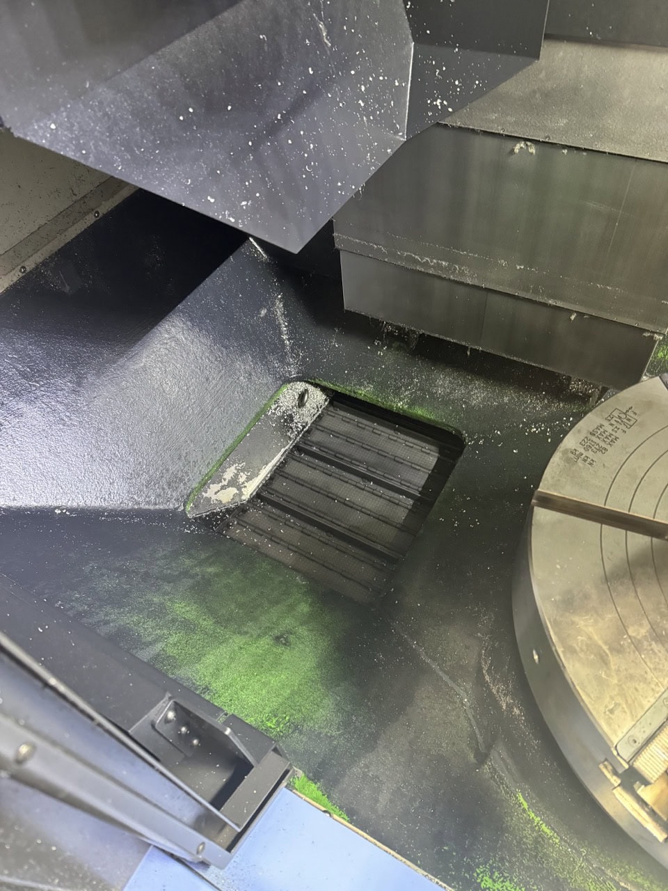 Doosan Puma V8300L VTL, 2023 - Chip Conveyor, Video Available - Image 8