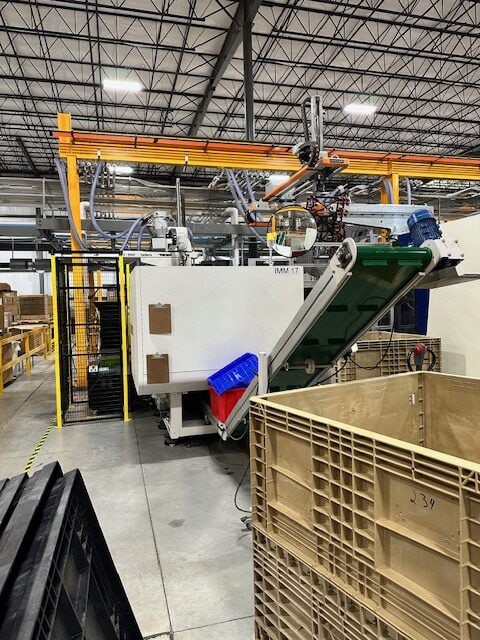 537 Ton, 9.2 Oz Shot Size Tederic NEO E478-E500c Injection Molding Machine, 2022 - TEDERIC TLR-RSE-1200-1800 Series 3-AxisServo Injection Molding Robot, Conair Blender, and Conair Viper 813 Granulator