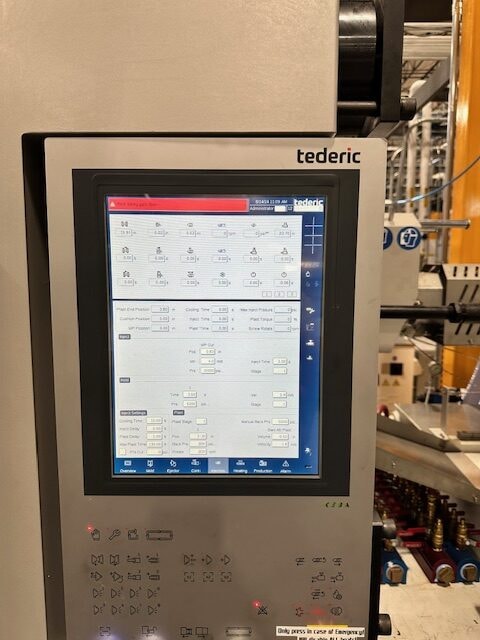 537 Ton, 9.2 Oz Shot Size Tederic NEO E478-E500c Injection Molding Machine, 2022 - TEDERIC TLR-RSE-1200-1800 Series 3-AxisServo Injection Molding Robot, Conair Blender, and Conair Viper 813 Granulator - Image 2