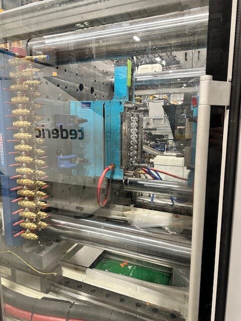 537 Ton, 9.2 Oz Shot Size Tederic NEO E478-E500c Injection Molding Machine, 2022 - TEDERIC TLR-RSE-1200-1800 Series 3-AxisServo Injection Molding Robot, Conair Blender, and Conair Viper 813 Granulator - Image 3