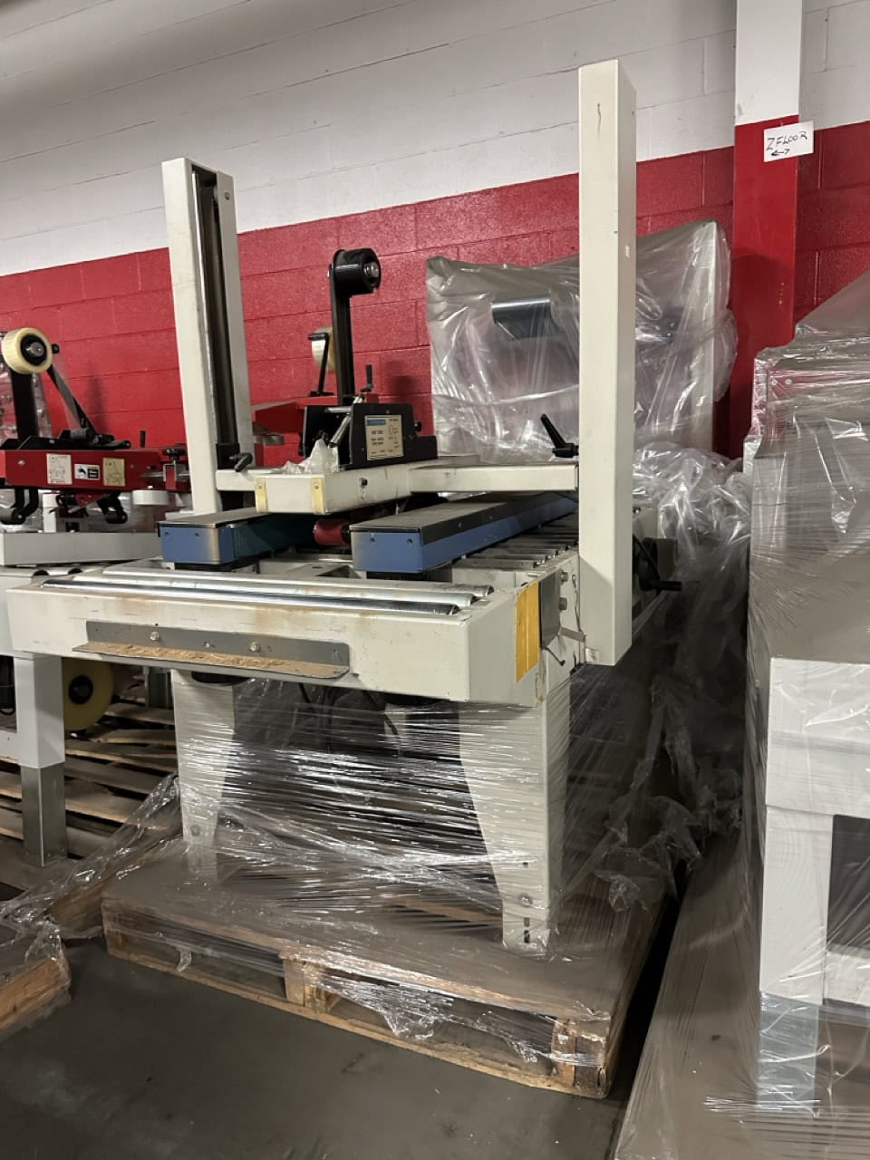 Interpack USA 2024-4 2-inch Semi-Automatic Top & Bottom Case Sealer - Image 2