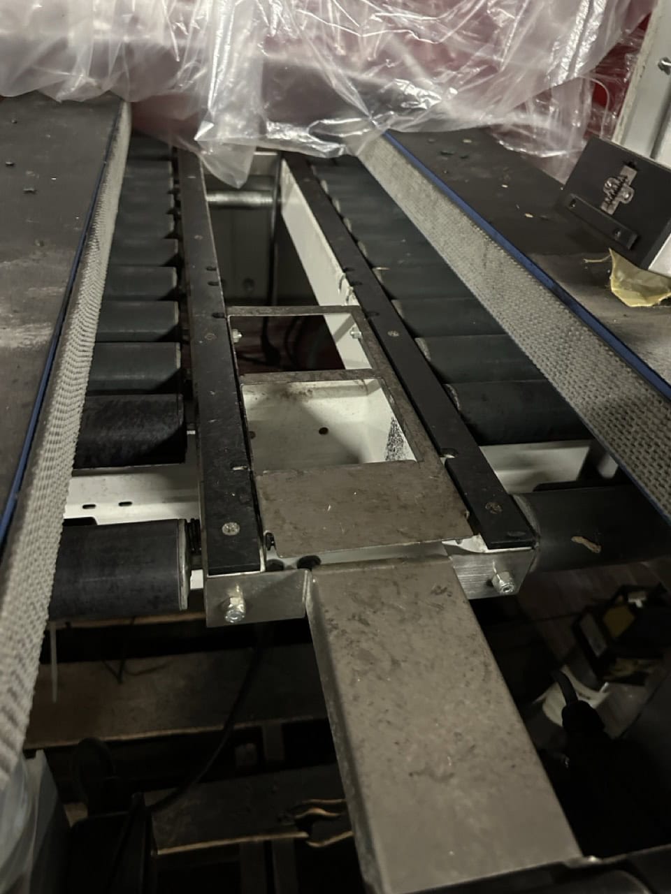 Interpack USA 2024-SB 2-inch Semi-Automatic Top & Bottom Case Sealer - Image 4