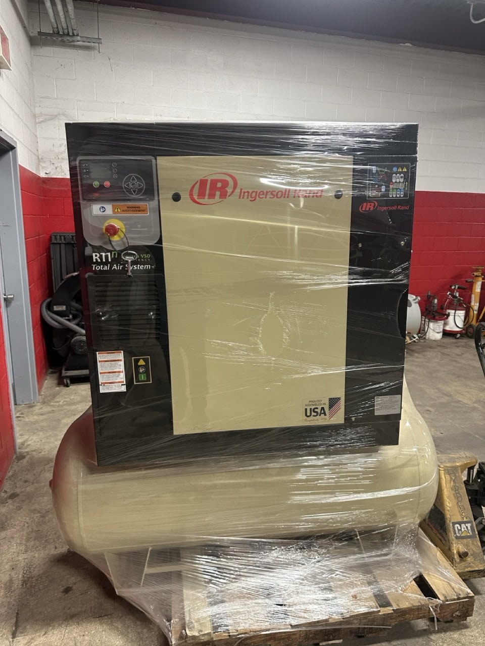 Ingersoll Rand Next Generation R-Series 30-HP 120-Gallon Rotary Air Compressor w/ Integrated Dryer - Image 9