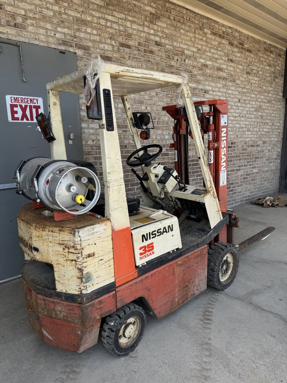 3,500 lbs. Nissan 35 Forklift