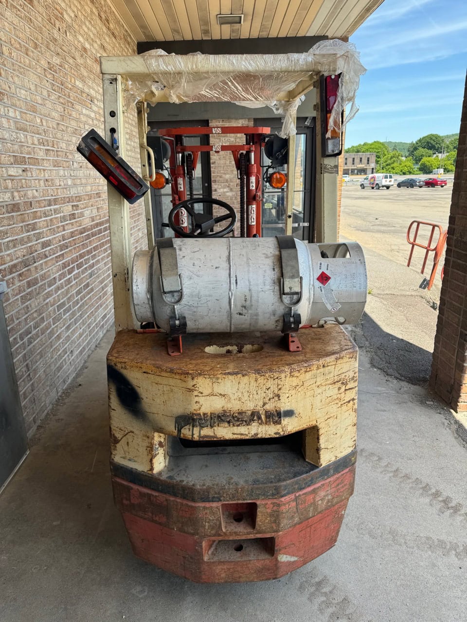 3,500 lbs. Nissan 35 Forklift - Image 2