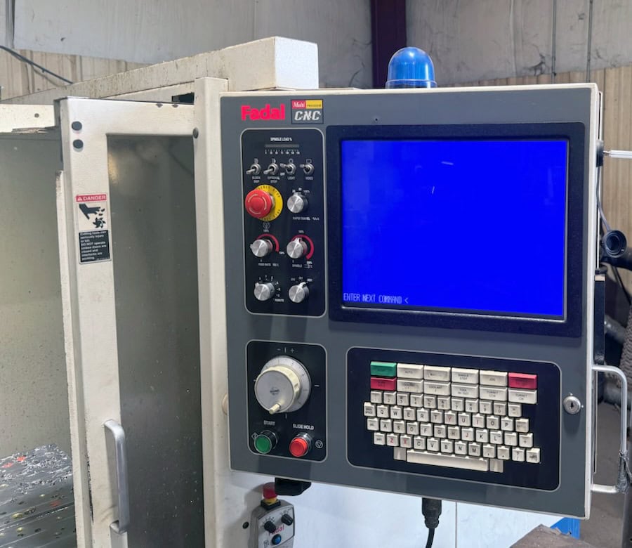 Fadal VMC 6030 VHT Machining Center, 2006 - 4-Axis Rotary & Tailstock, Coolant Thru Spindle, Conveyor - Image 2
