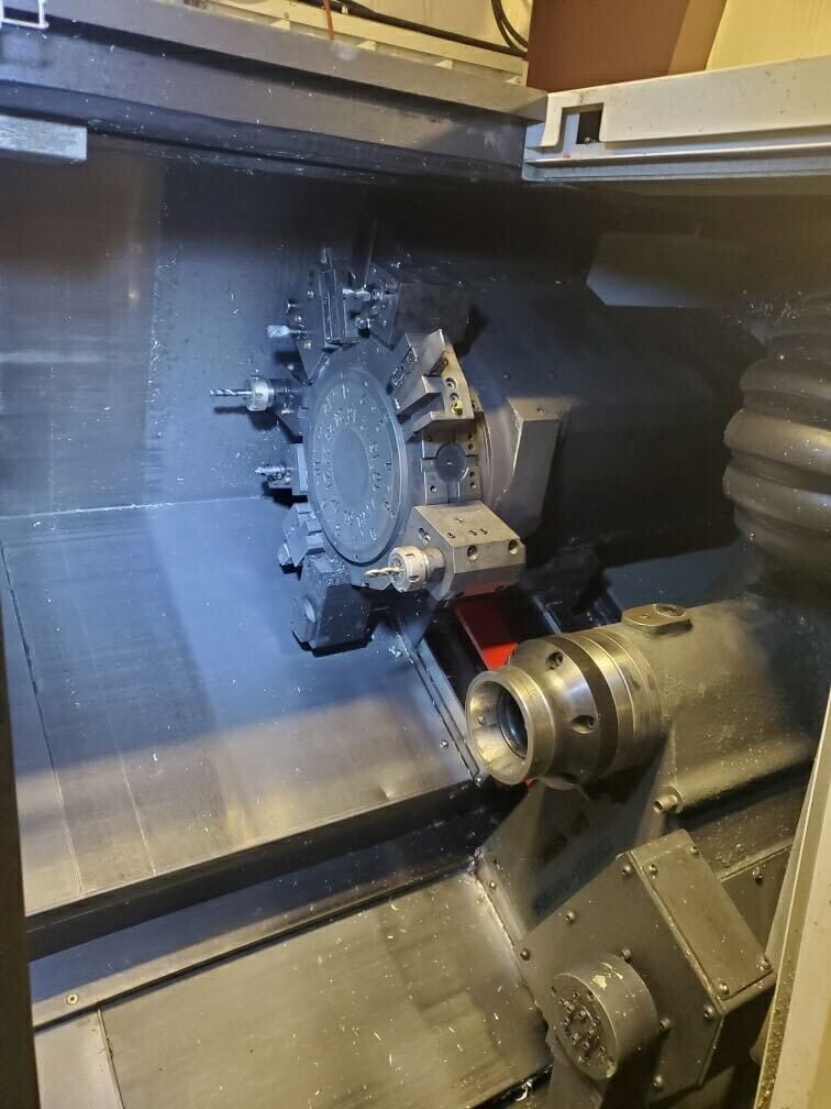 Doosan Lynx 2100LMSB CNC Lathe, 2018 - Bar Feeder, Chip Conveyor, C-Axis - Image 2