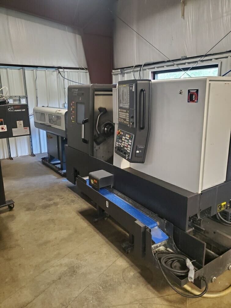 Doosan Lynx 2100LMSB CNC Lathe, 2018 - Bar Feeder, Chip Conveyor, C-Axis - Image 3