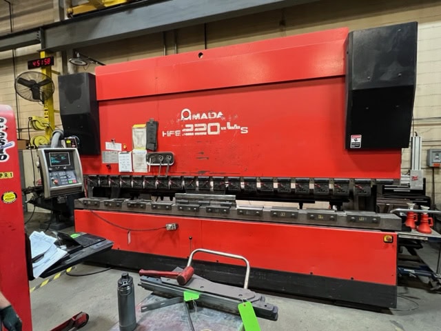 242 Ton Amada HFE-220/4 CNC Hydraulic Press Brake 2001 - Tooling Included