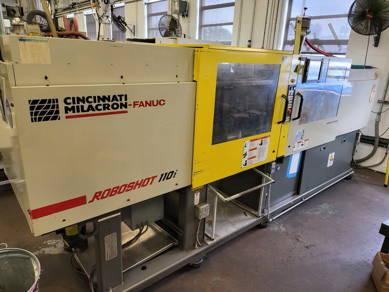 110 Ton, 4.8 Oz Shot Cincinnati Milacron Roboshot 110i Injection Molding Machine, 2000
