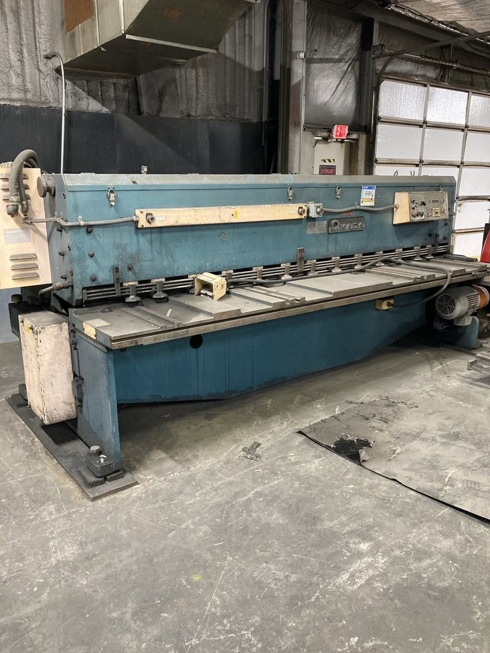 3/16" x 10' Amada M-3045 Mechanical Power Squaring Shear, 1984 - Backgauge